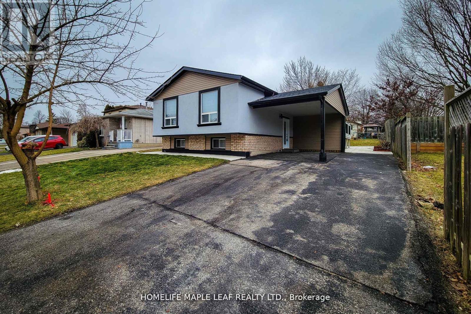 Property at 211 DUNSDON STREET S image 1