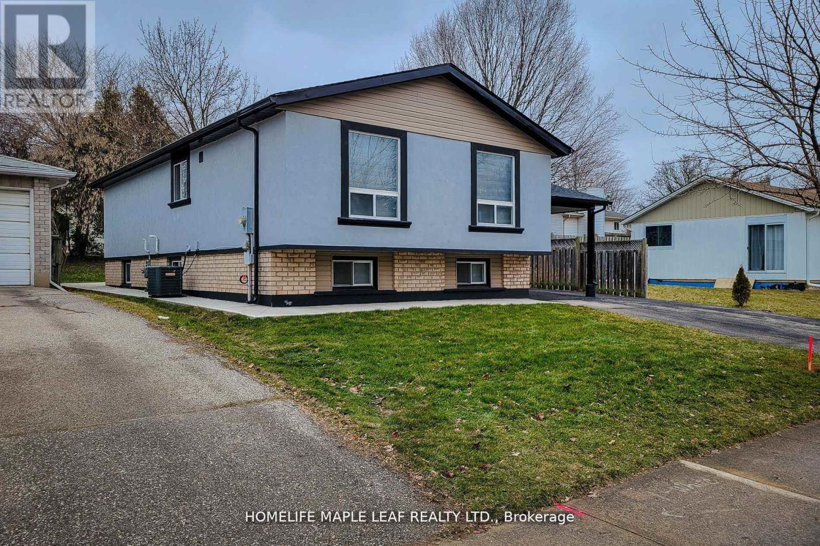 Property at 211 DUNSDON STREET S image 2