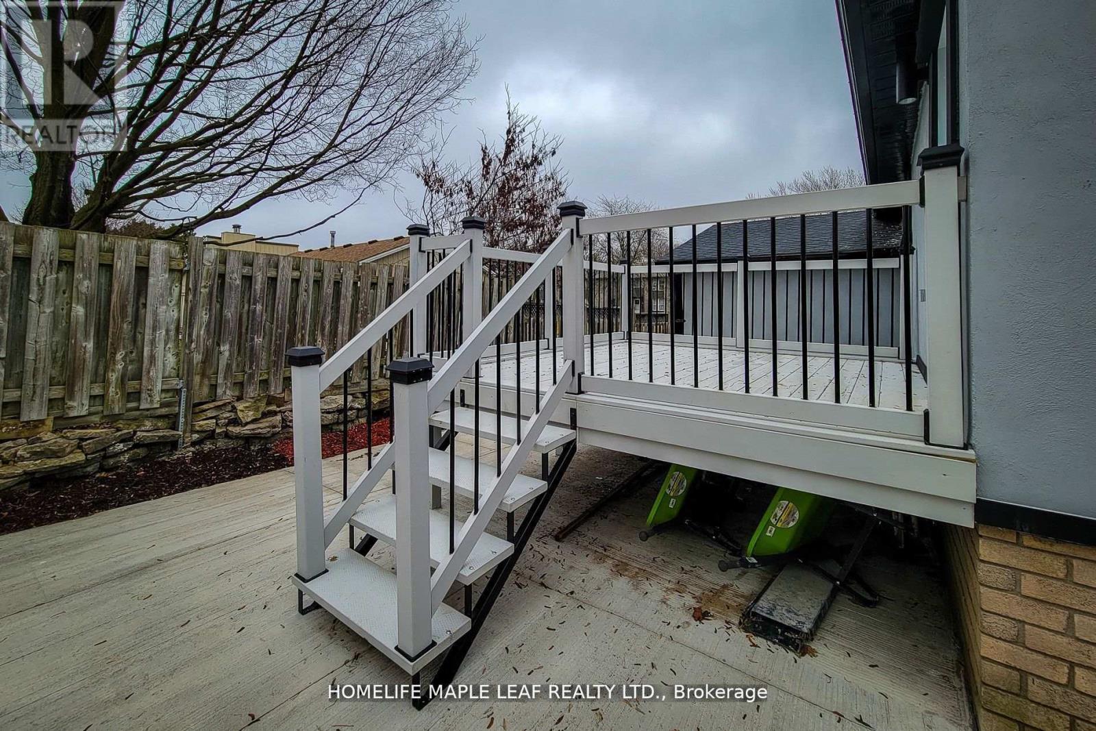 Property at 211 DUNSDON STREET S image 5