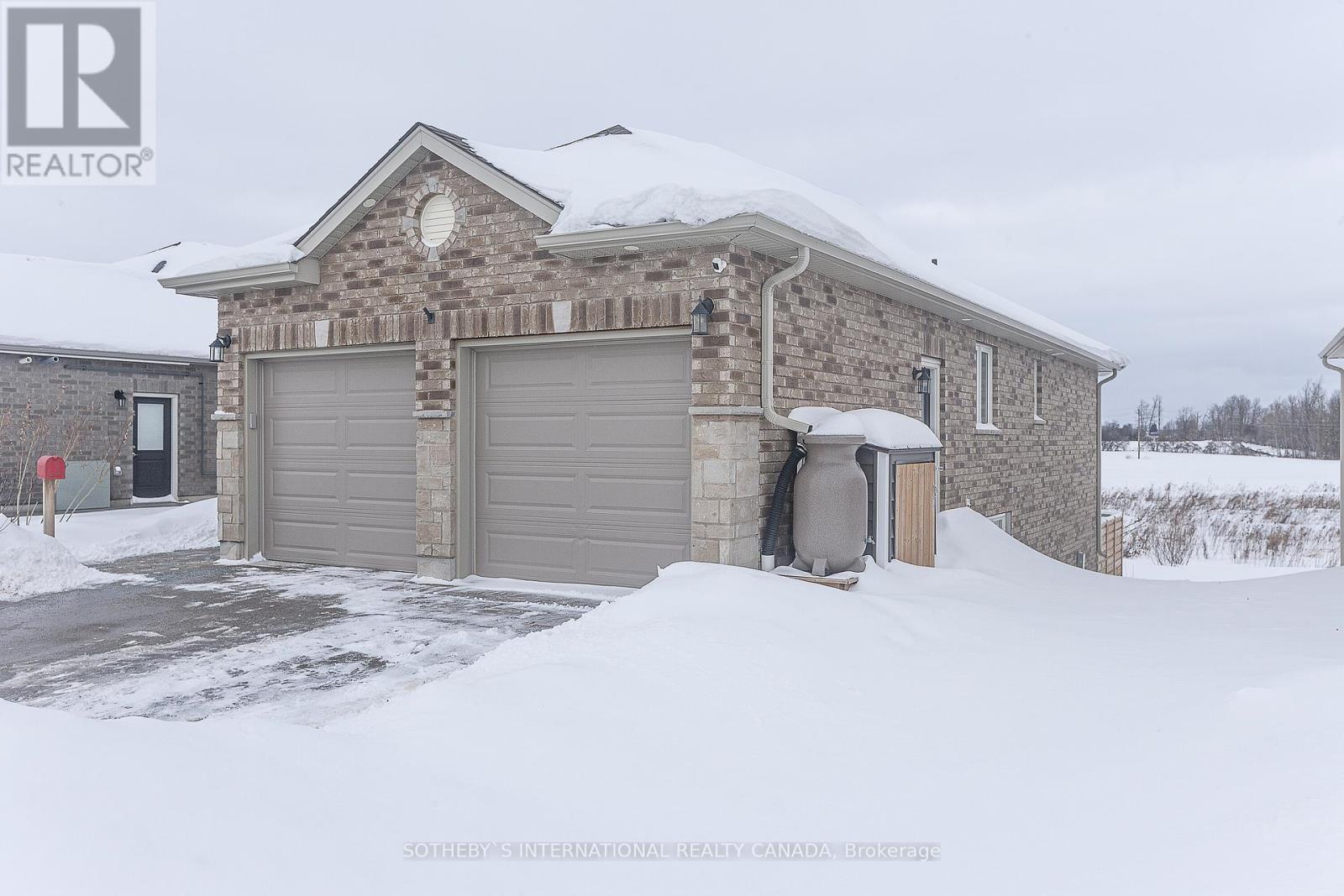 Property at 154 BRIDGE CRESCENT image 3