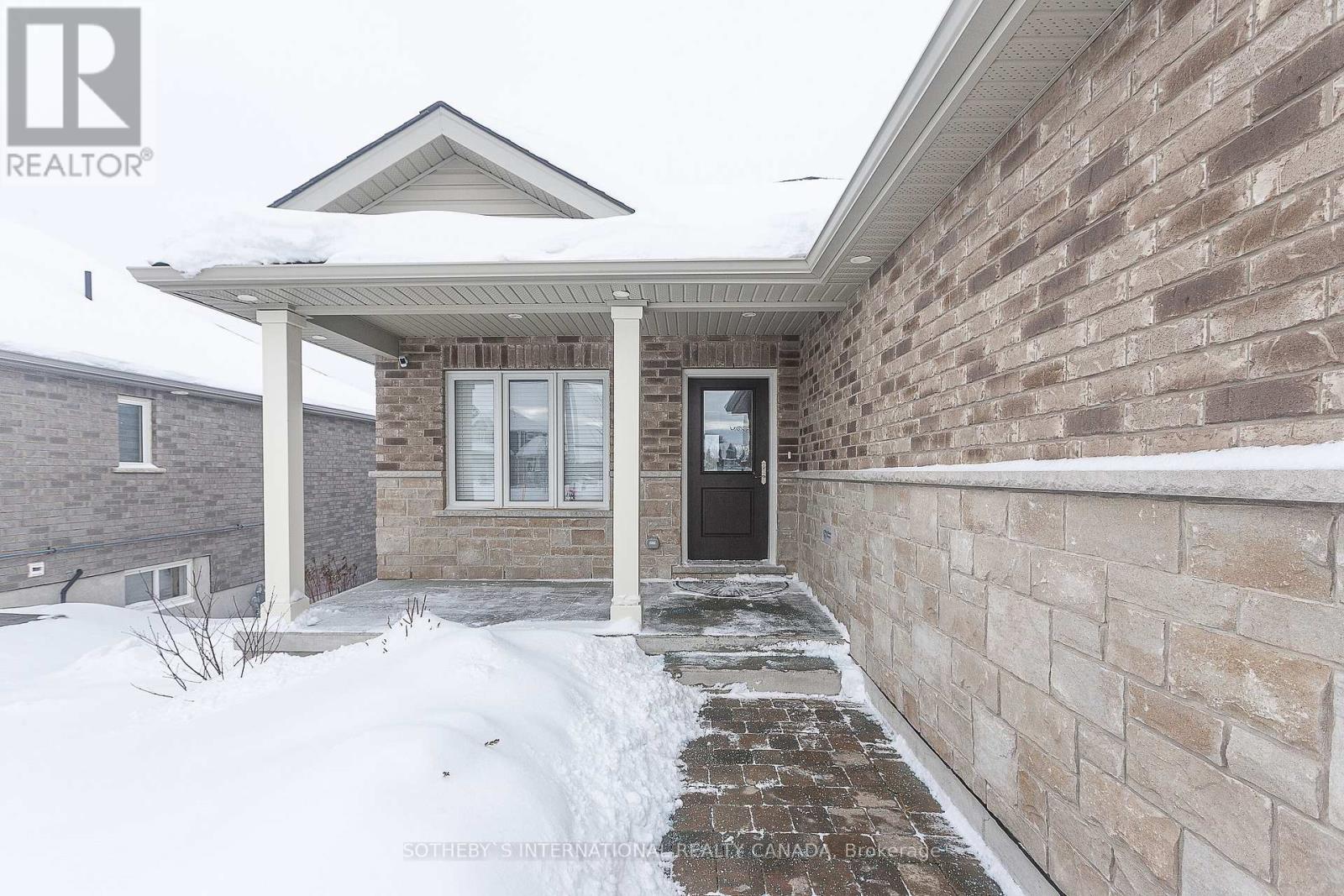 Property at 154 BRIDGE CRESCENT image 4