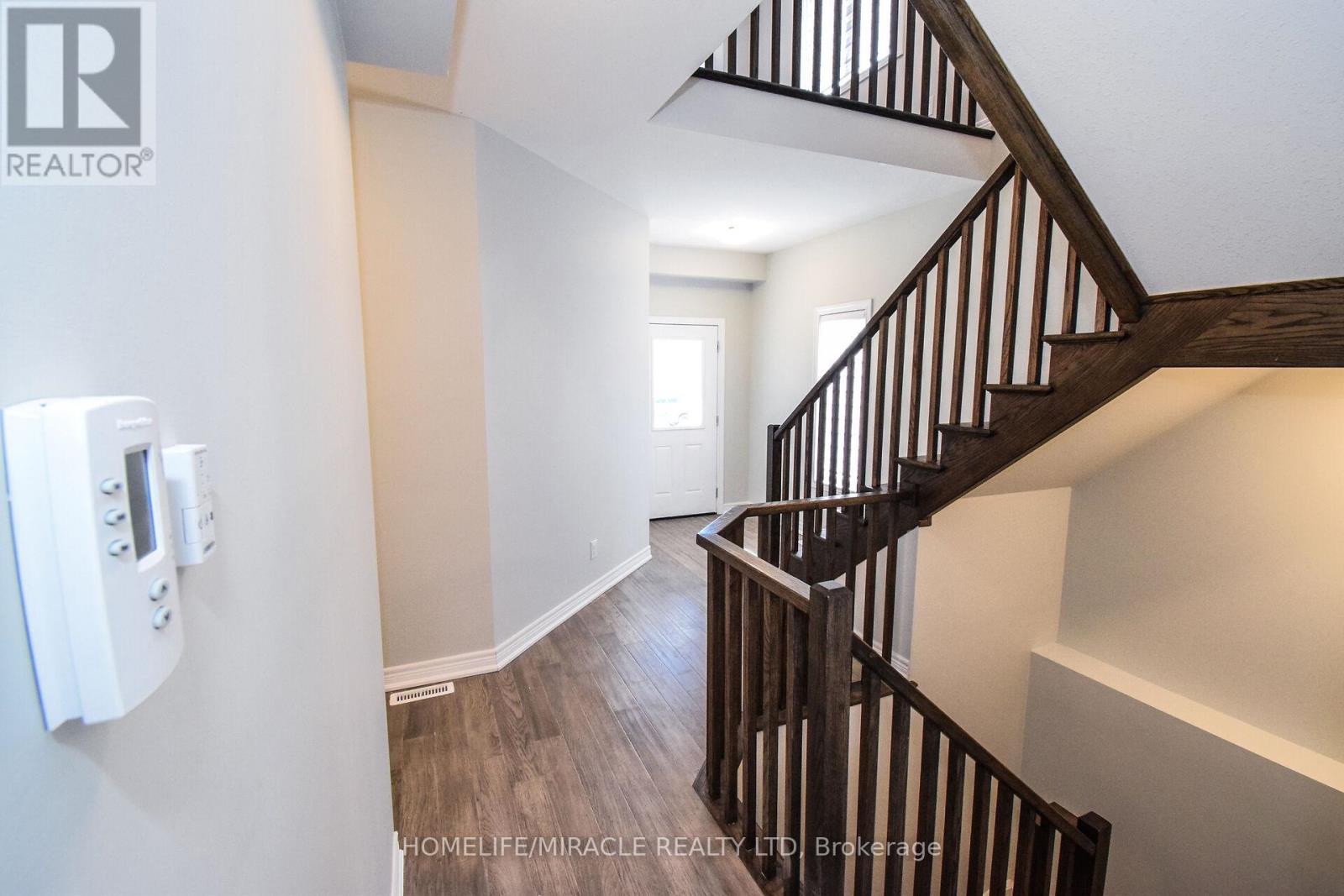 25 Barker Parkway, Thorold, Ontario  L2V 0H3 - Photo 6 - X12012934