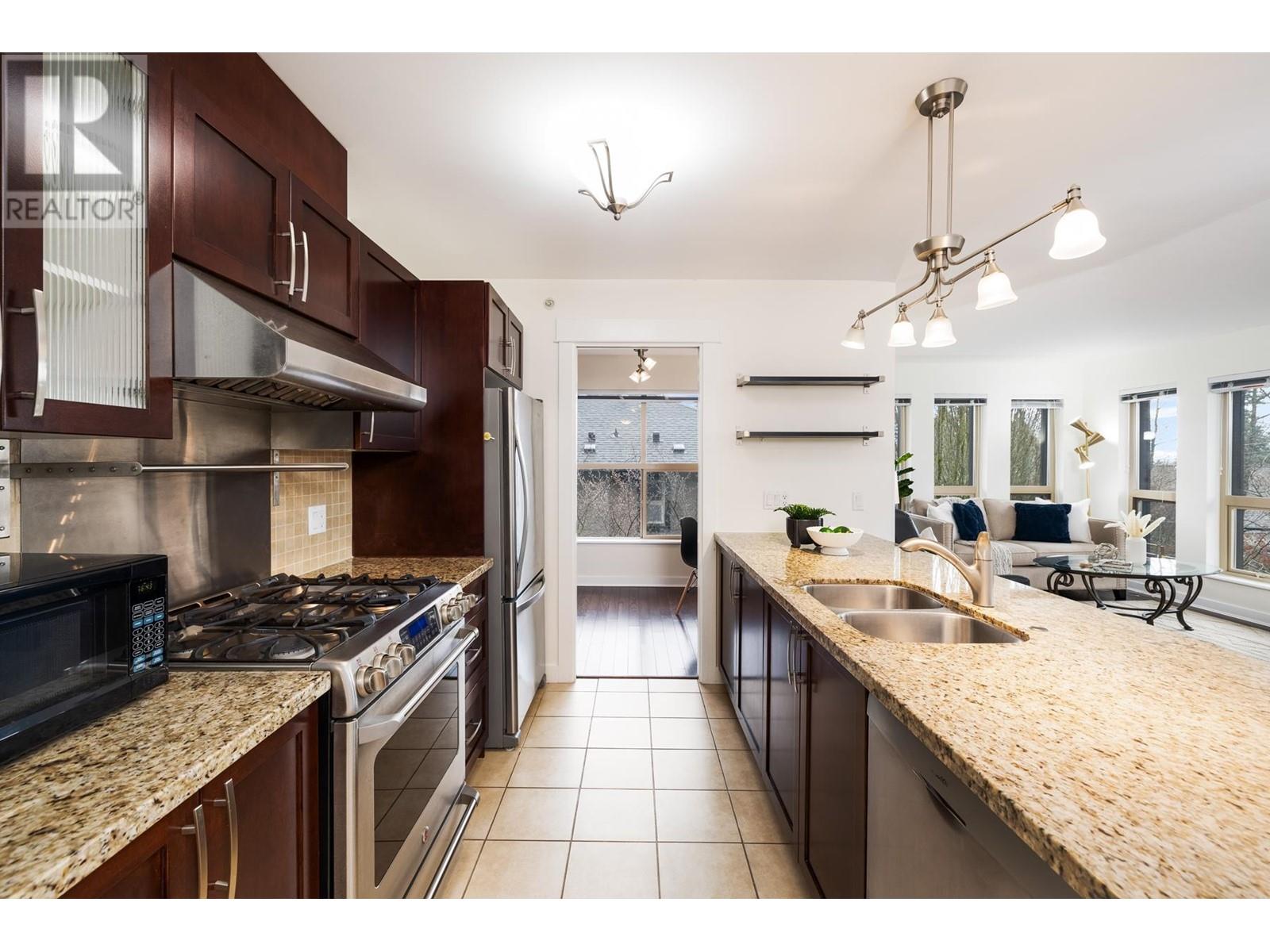 305 1468 St. Andrews Avenue, North Vancouver, British Columbia  V7L 0A8 - Photo 2 - R2976315