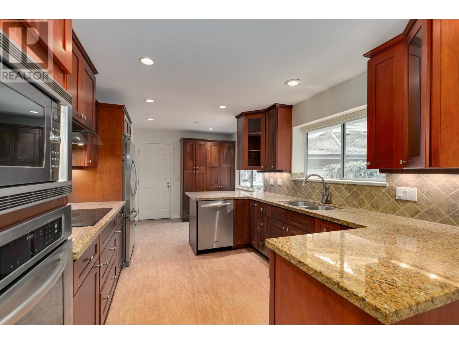 14 3634 Garibaldi Drive, North Vancouver, British Columbia  V7H 2X5 - Photo 9 - R2976366