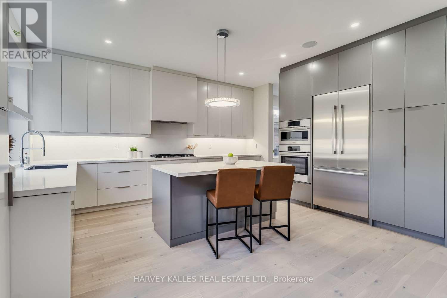 150 Viewmount Avenue, Toronto, Ontario  M6B 1T7 - Photo 11 - C12013049