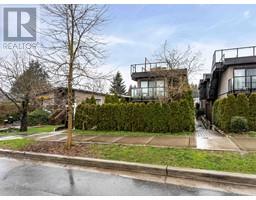 244 W 18TH STREET, North Vancouver, British Columbia