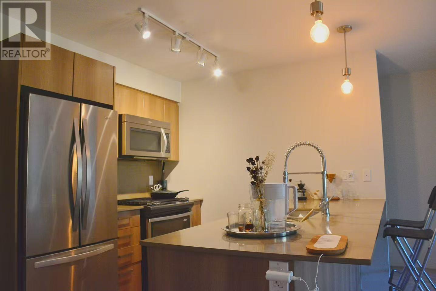 206 7058 14th Avenue, Burnaby, British Columbia  V3N 0E6 - Photo 4 - R2976305