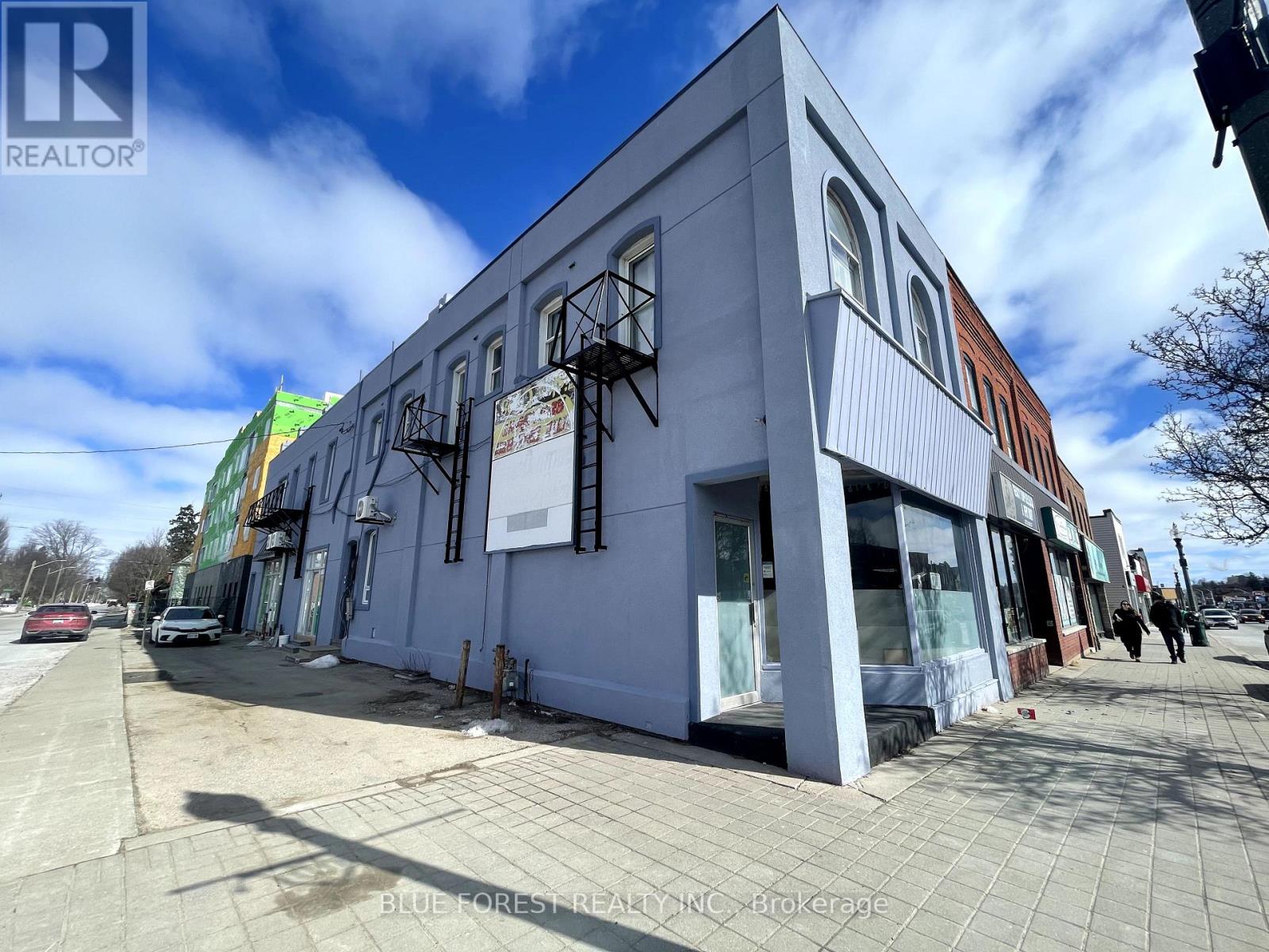 577 DUNDAS STREET, Woodstock, Ontario