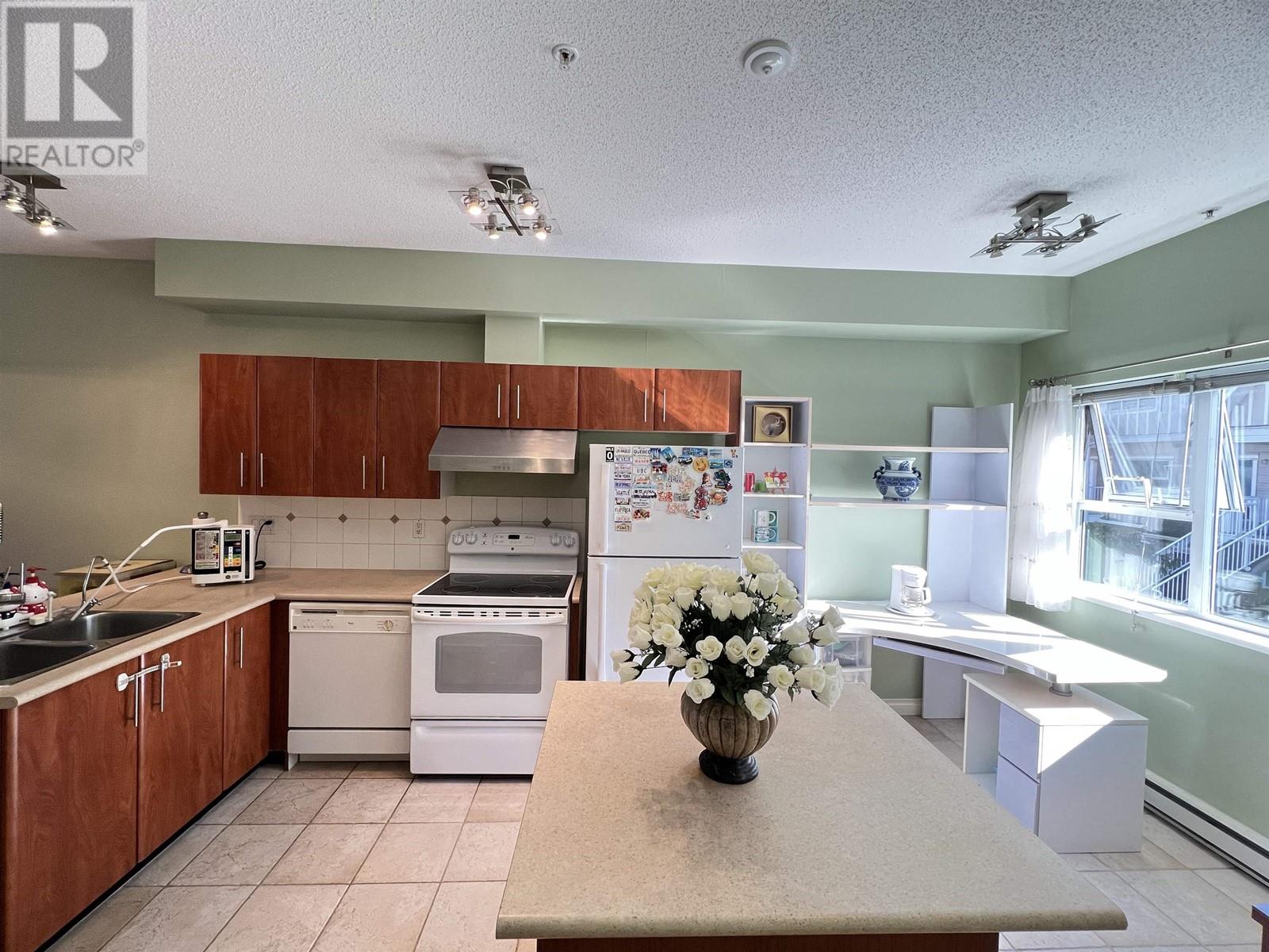 36 730 Farrow Street, Coquitlam, British Columbia  V3J 7Y7 - Photo 2 - R2975644