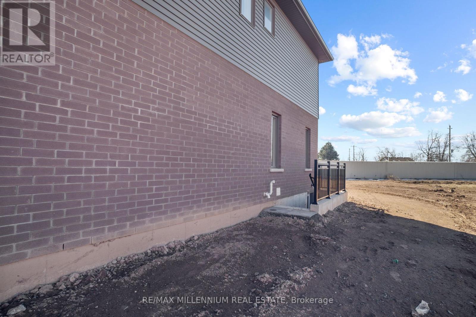 807 Bradford Avenue, Fort Erie, Ontario  L2A 5H7 - Photo 22 - X12013088