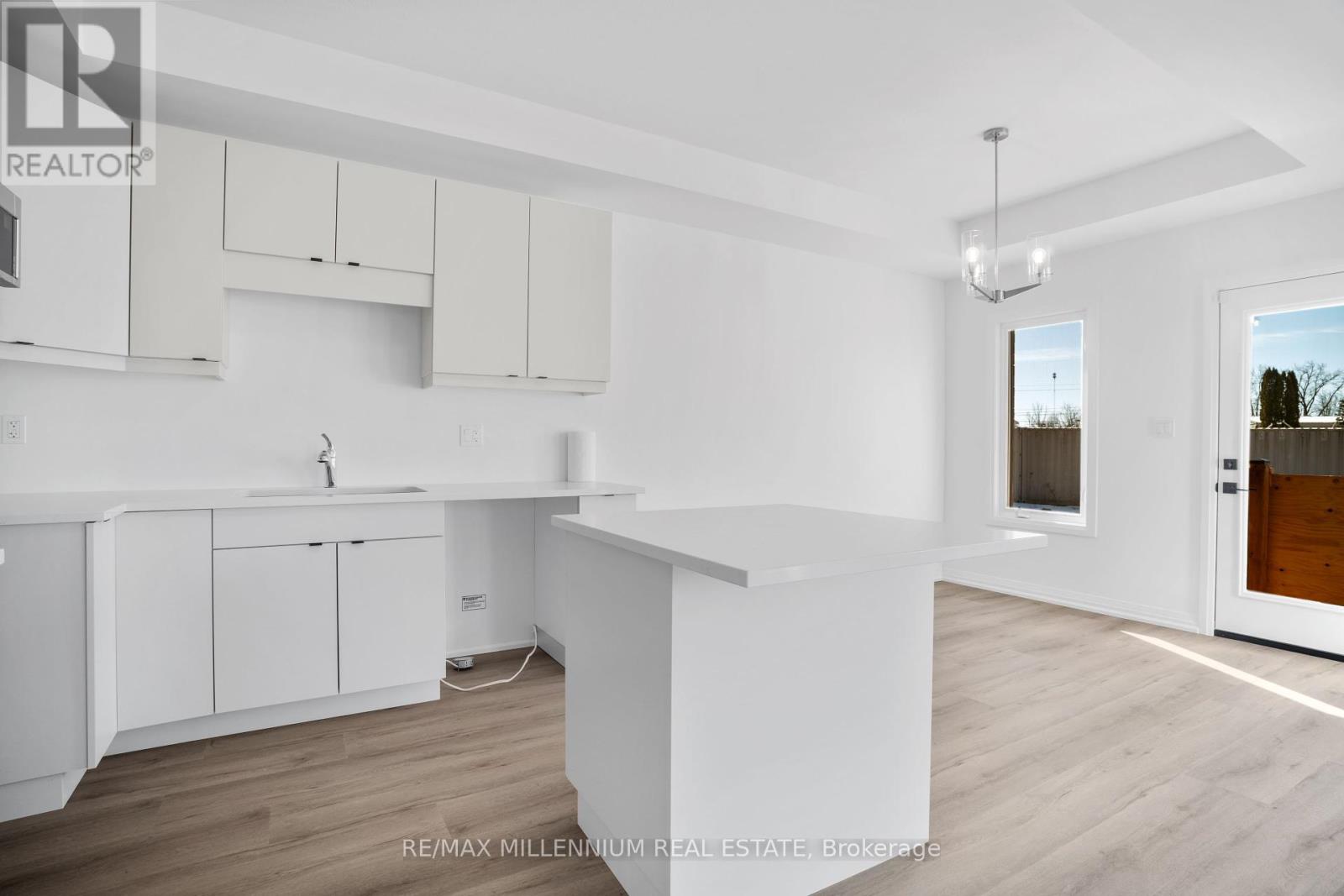 807 Bradford Avenue, Fort Erie, Ontario  L2A 5H7 - Photo 9 - X12013088