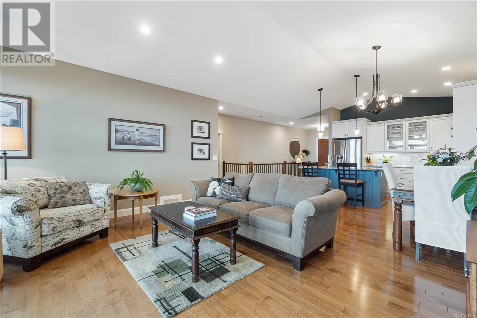 Property at 5340 Royal Sea View image 3