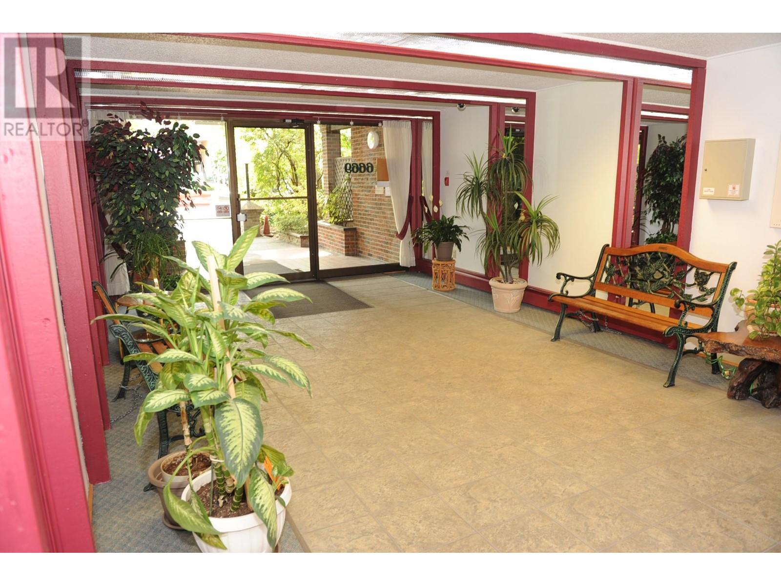 Listing Picture 3 of 20 : 106 6669 TELFORD AVENUE, Burnaby / 本拿比 - 魯藝地產 Yvonne Lu Group - MLS Medallion Club Member