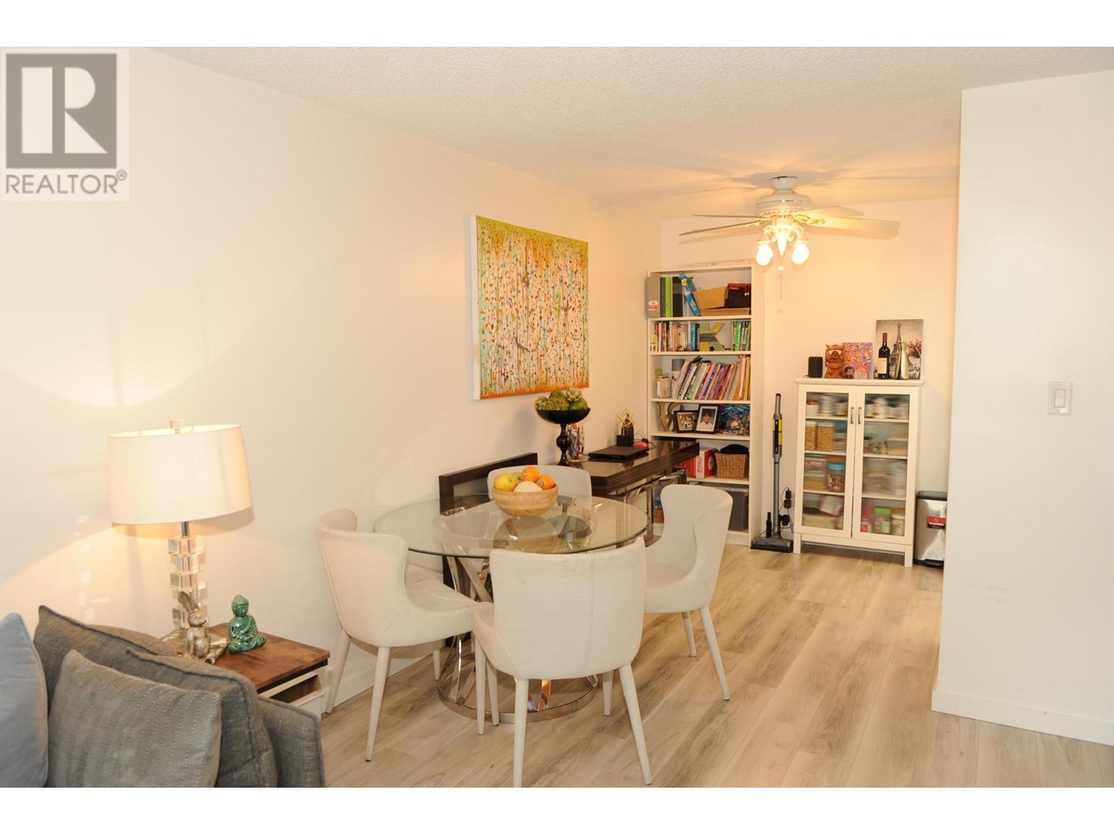 Listing Picture 13 of 20 : 106 6669 TELFORD AVENUE, Burnaby / 本拿比 - 魯藝地產 Yvonne Lu Group - MLS Medallion Club Member