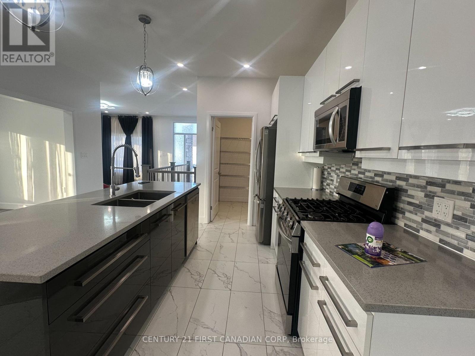 31 Brooklawn Drive, Lambton Shores, Ontario  N0M 1T0 - Photo 13 - X12013224
