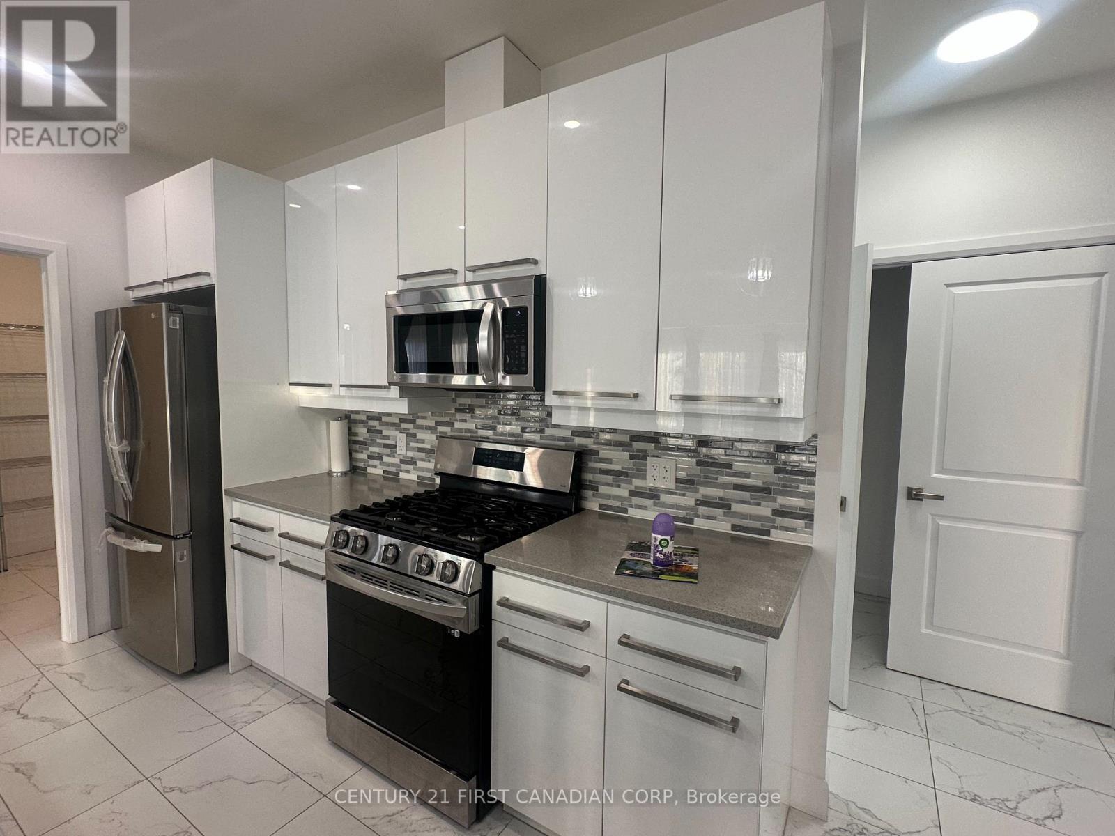 31 Brooklawn Drive, Lambton Shores, Ontario  N0M 1T0 - Photo 14 - X12013224