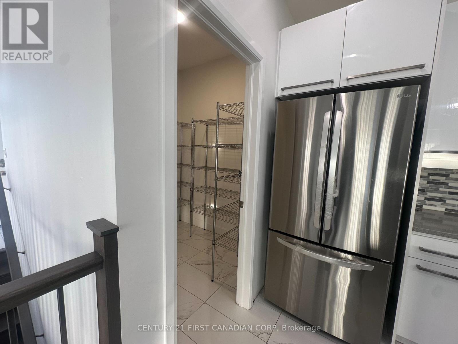 31 Brooklawn Drive, Lambton Shores, Ontario  N0M 1T0 - Photo 16 - X12013224