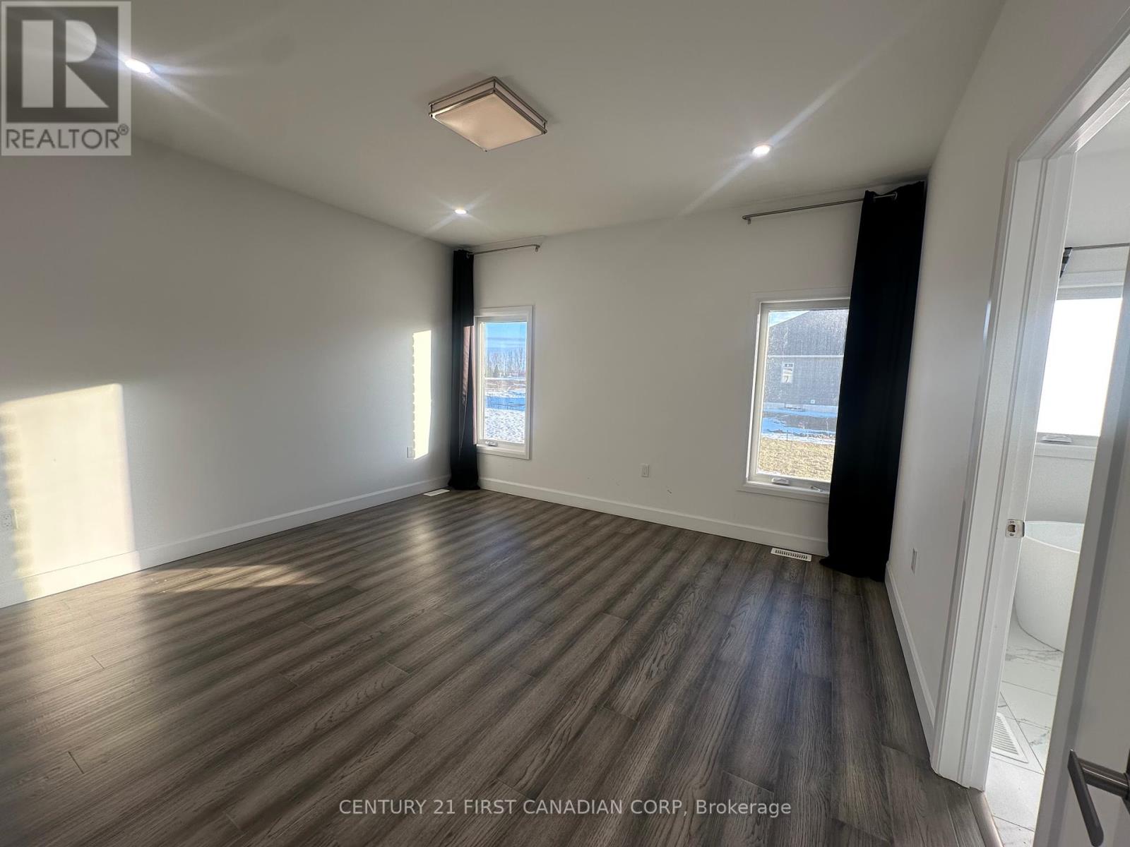 31 Brooklawn Drive, Lambton Shores, Ontario  N0M 1T0 - Photo 19 - X12013224