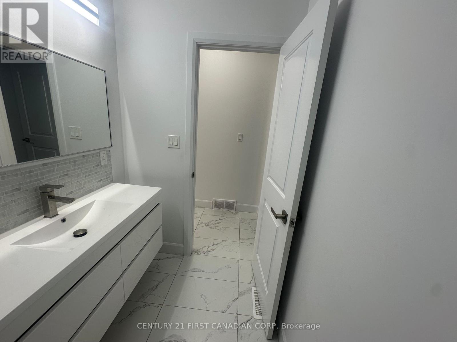 31 Brooklawn Drive, Lambton Shores, Ontario  N0M 1T0 - Photo 28 - X12013224