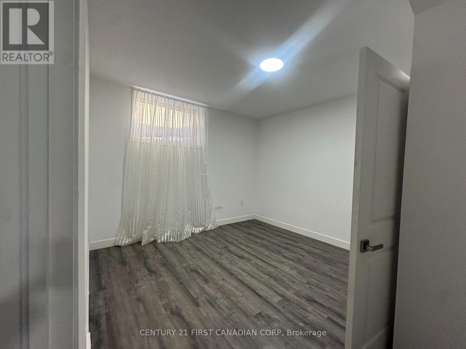 31 Brooklawn Drive, Lambton Shores, Ontario  N0M 1T0 - Photo 36 - X12013224