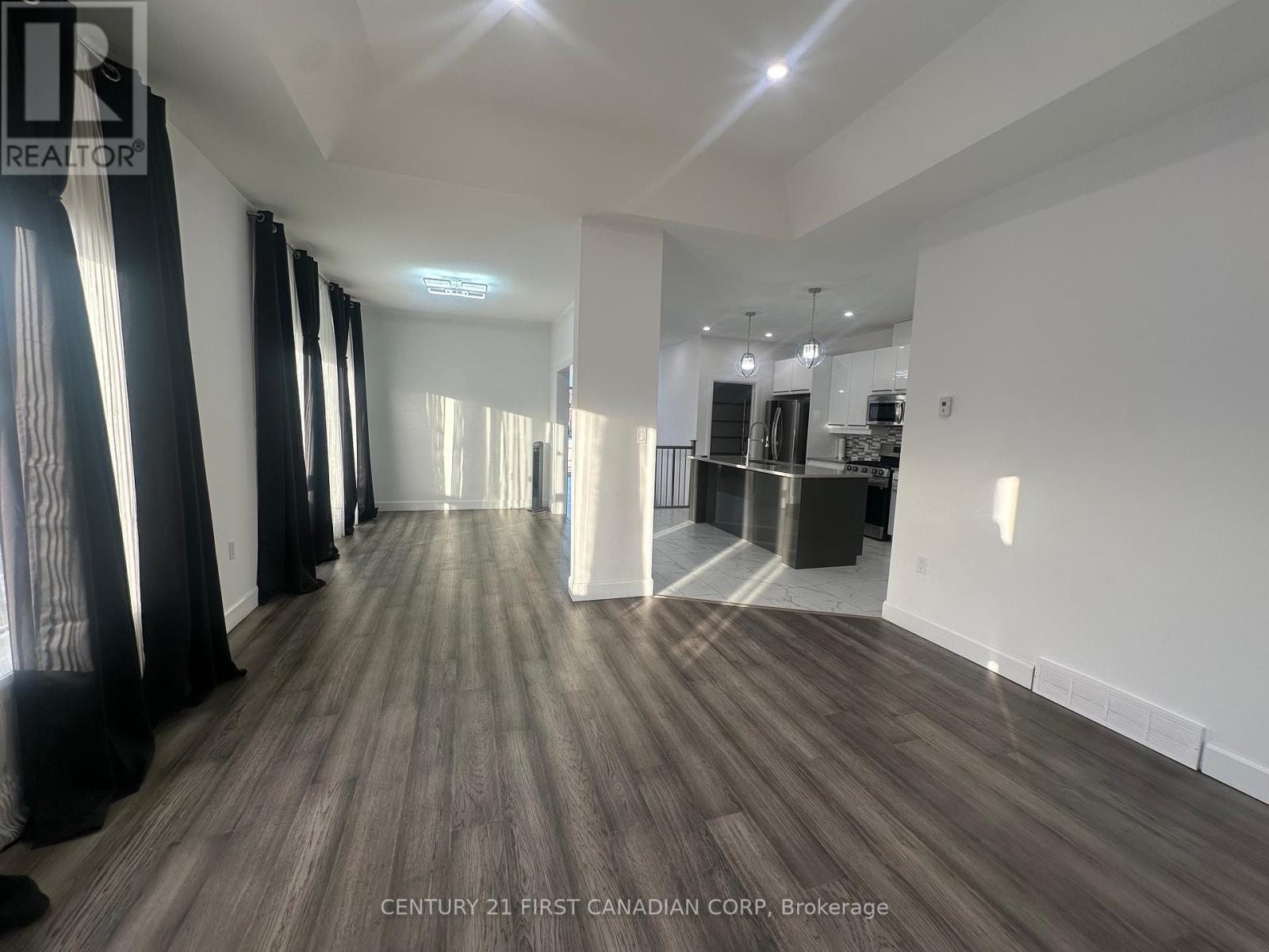 31 Brooklawn Drive, Lambton Shores, Ontario  N0M 1T0 - Photo 9 - X12013224