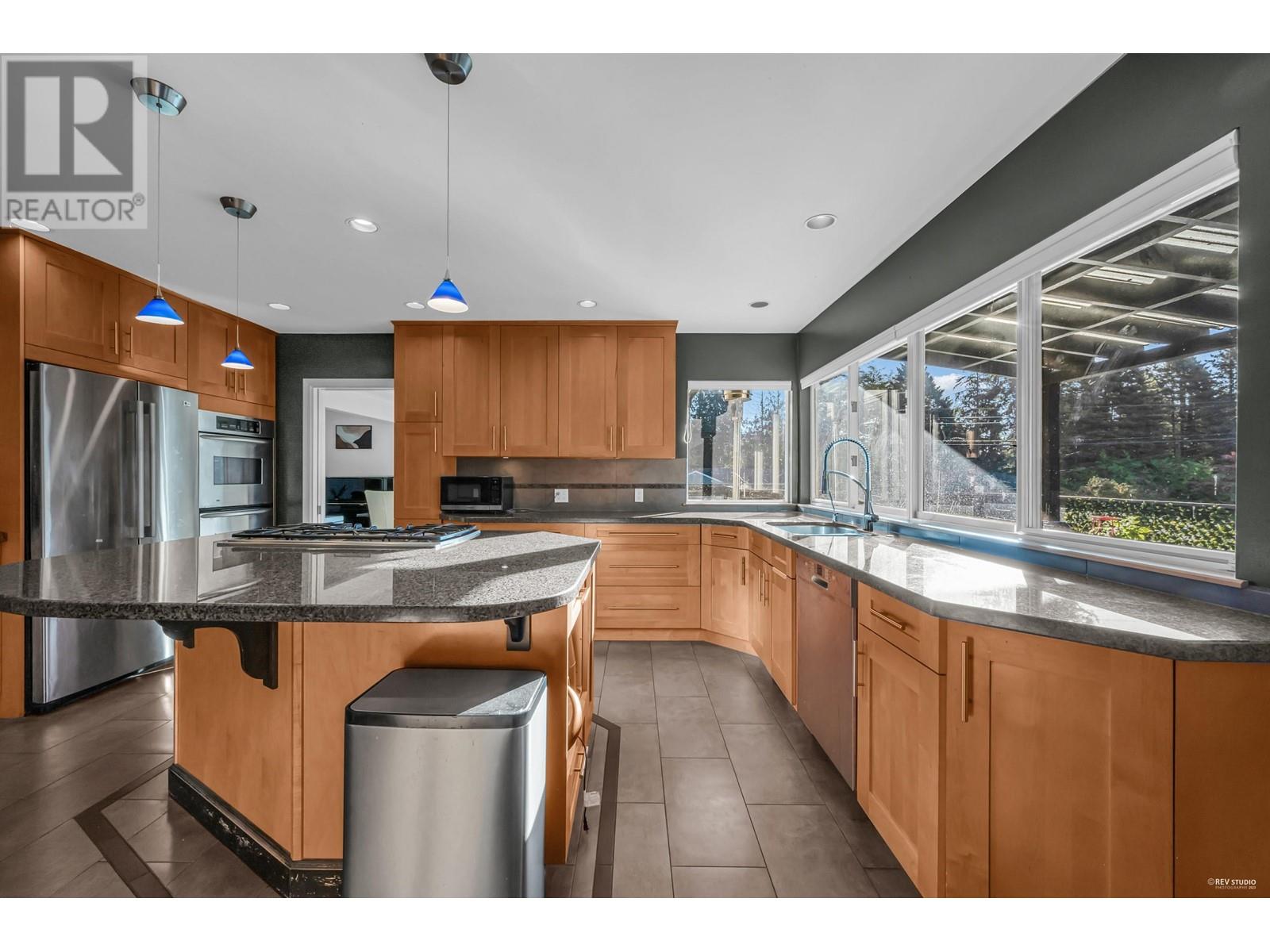 310 Macbeth Crescent, West Vancouver, British Columbia  V7T 1V7 - Photo 10 - R2976424