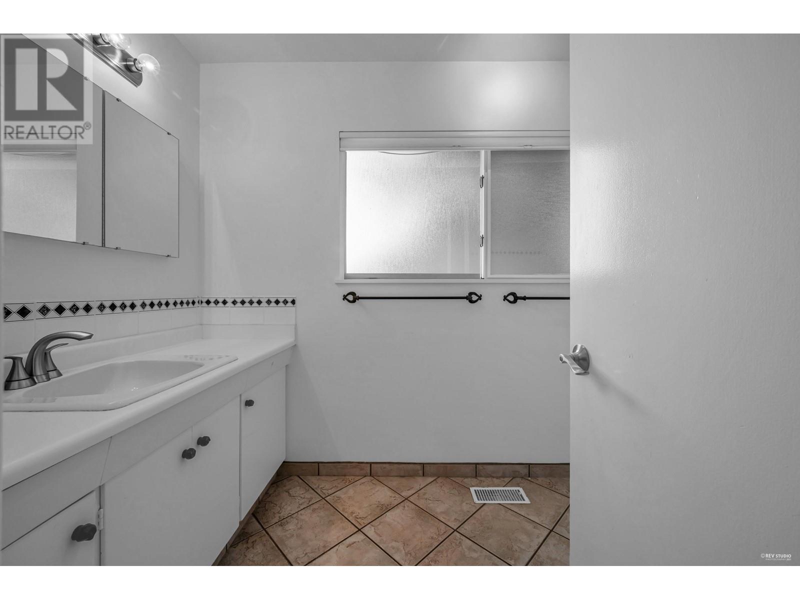 310 Macbeth Crescent, West Vancouver, British Columbia  V7T 1V7 - Photo 28 - R2976424
