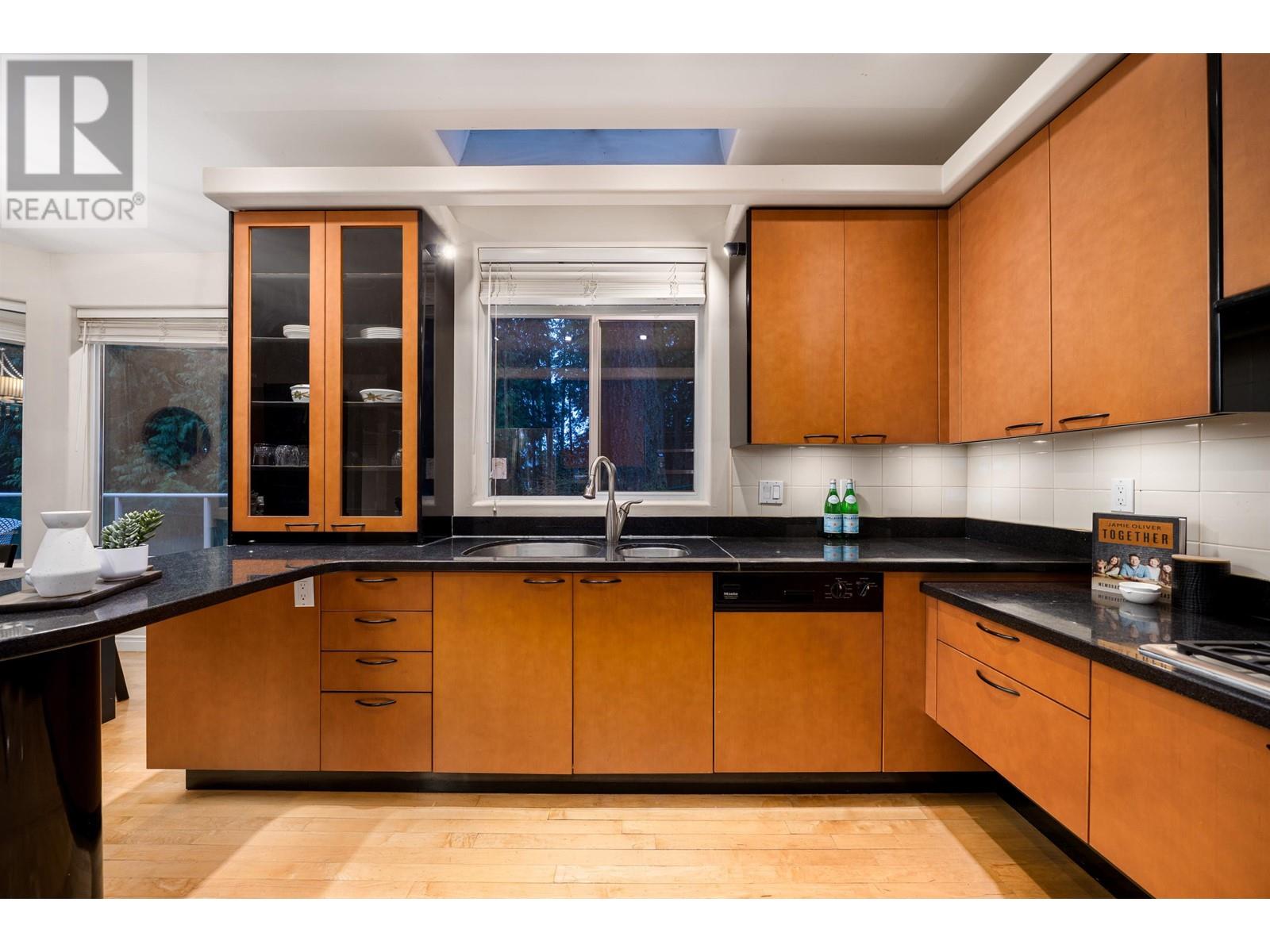 2930 Cougar Court, Coquitlam, British Columbia  V3E 3A4 - Photo 18 - R2976430
