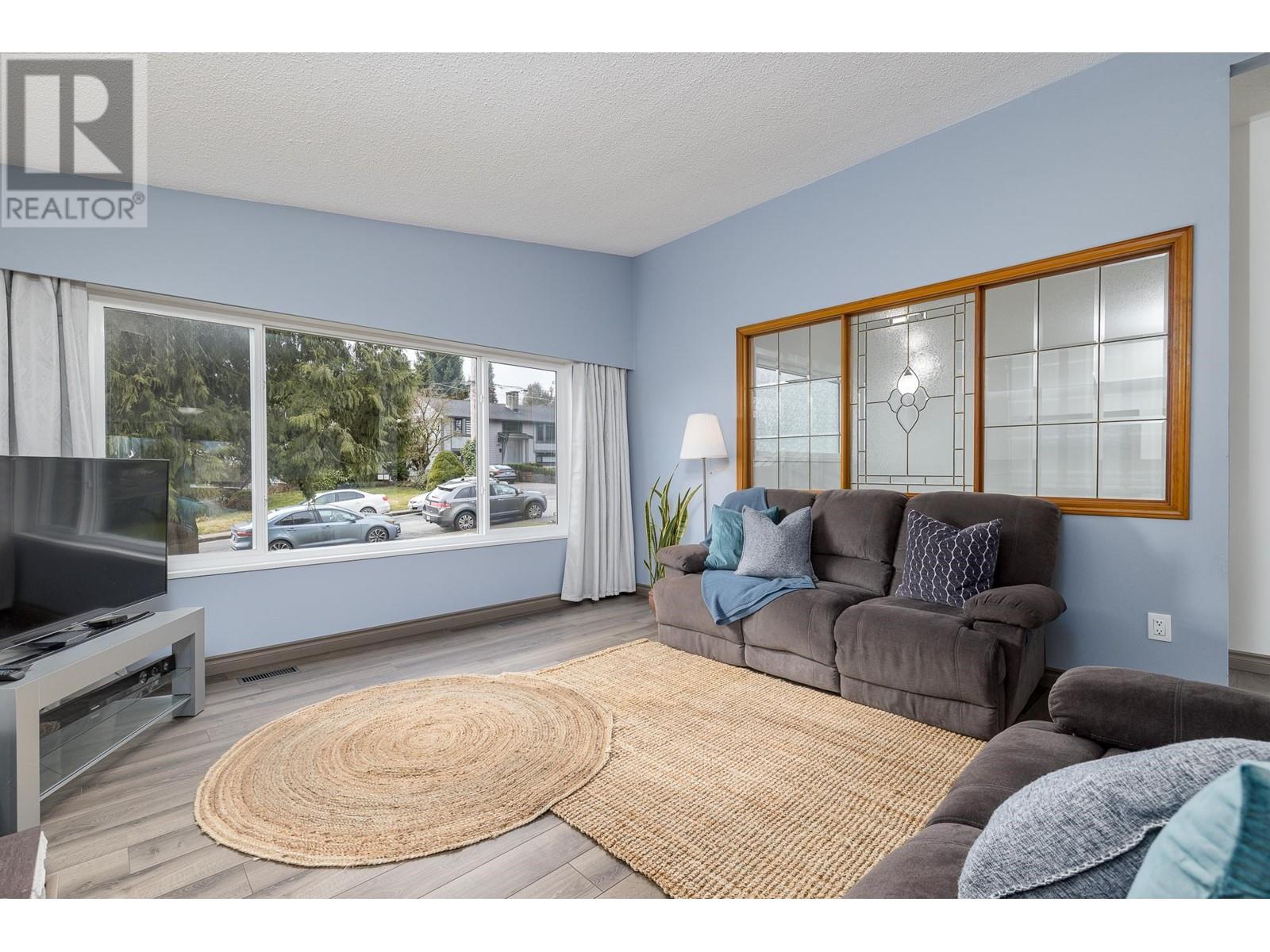 325 Hoult Street, New Westminster, British Columbia  V3L 4X2 - Photo 9 - R2975494