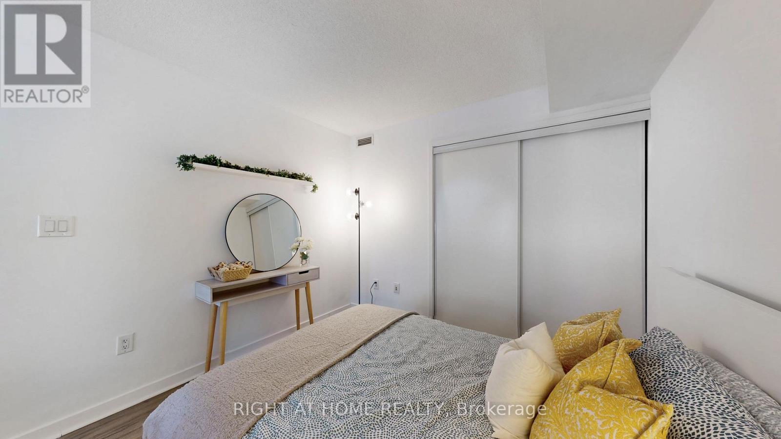 909 - 4k Spadina Avenue, Toronto, Ontario  M5V 3Y9 - Photo 18 - C12013185