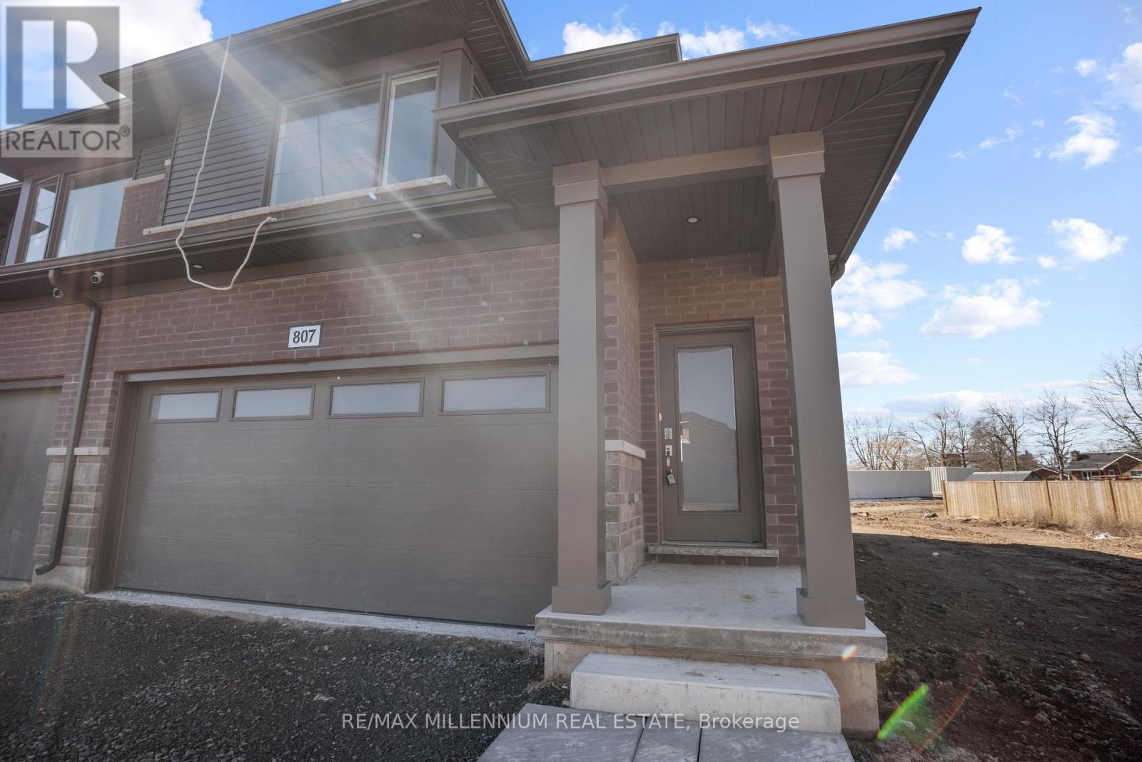 807 Bradford Avenue, Fort Erie, Ontario  L2A 5H7 - Photo 2 - X12013088