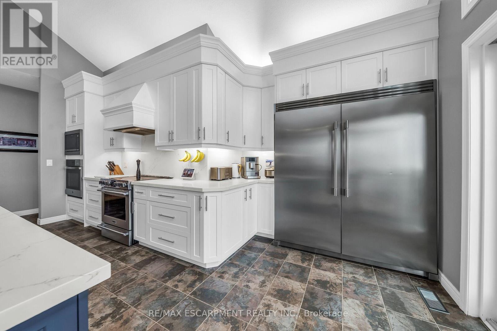 92 Celtic Drive, Haldimand, Ontario  N3W 2N6 - Photo 11 - X12013213