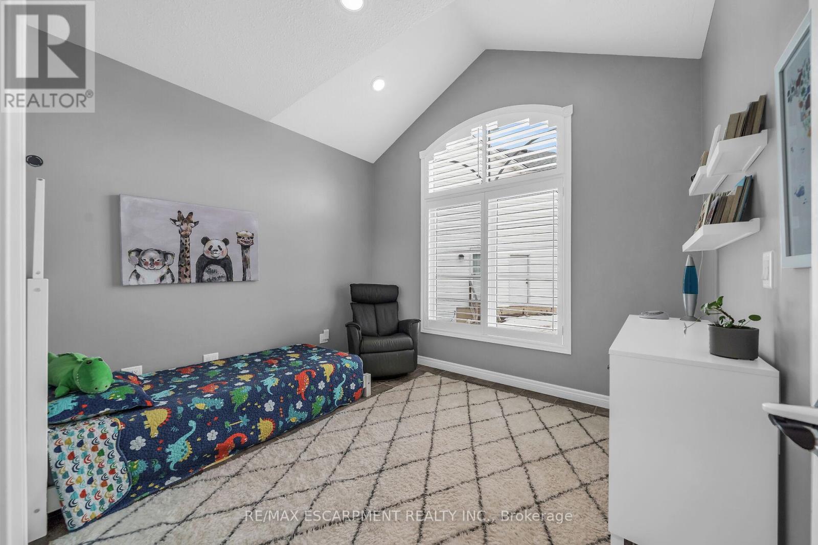 92 Celtic Drive, Haldimand, Ontario  N3W 2N6 - Photo 13 - X12013213