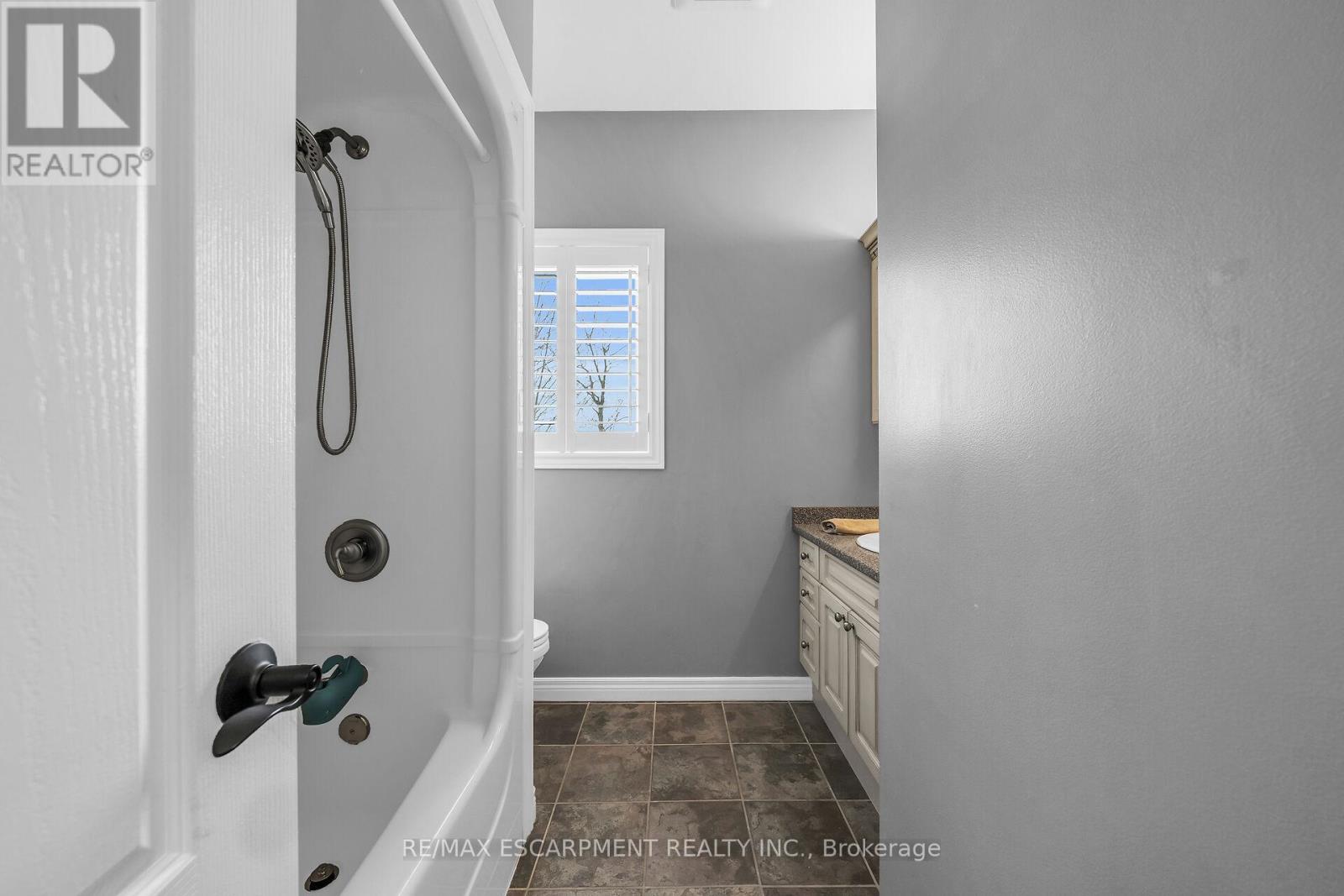 92 Celtic Drive, Haldimand, Ontario  N3W 2N6 - Photo 14 - X12013213