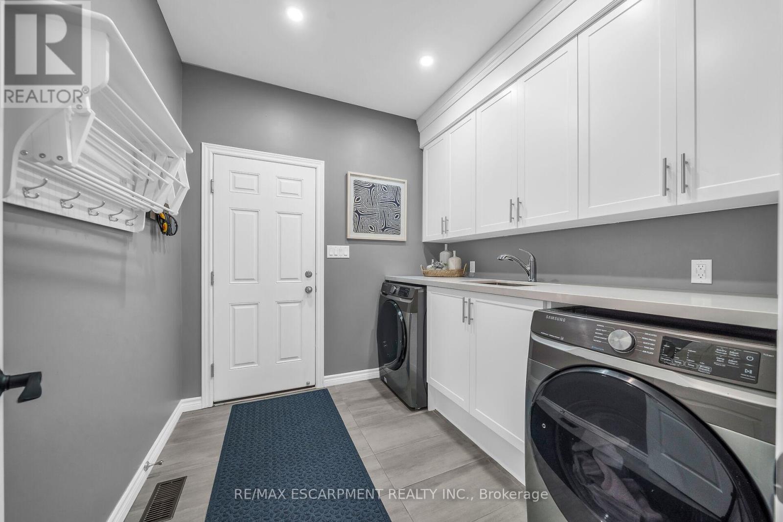 92 Celtic Drive, Haldimand, Ontario  N3W 2N6 - Photo 16 - X12013213