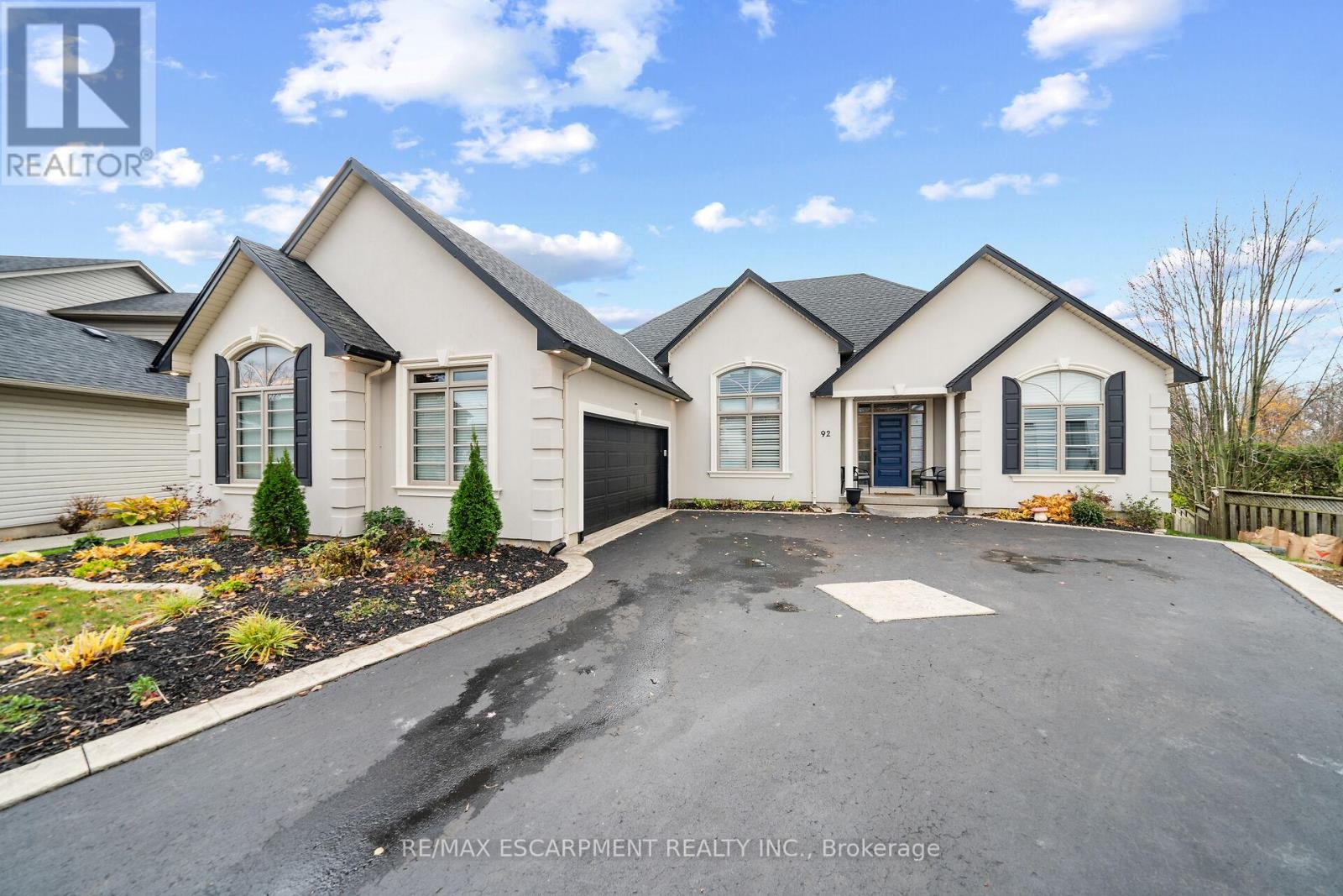 92 Celtic Drive, Haldimand, Ontario  N3W 2N6 - Photo 2 - X12013213