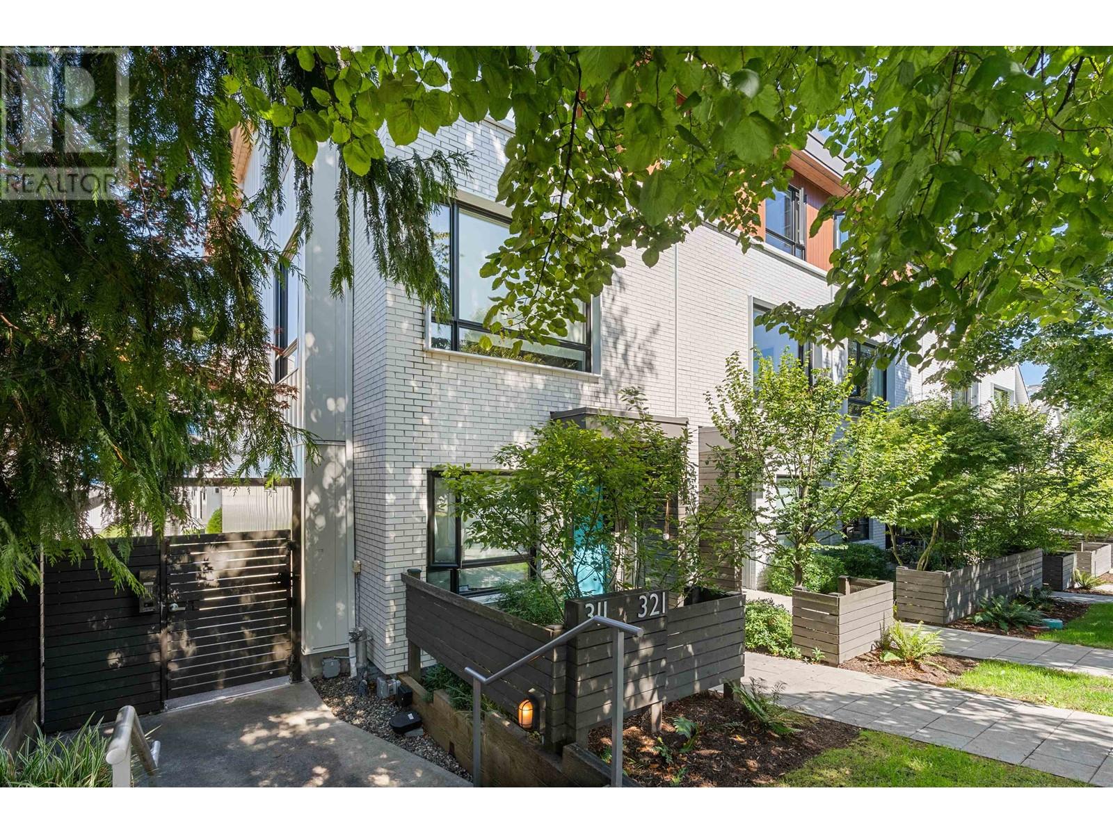 Listing Picture 2 of 22 : 221 311 E 16TH AVENUE, Vancouver / 溫哥華 - 魯藝地產 Yvonne Lu Group - MLS Medallion Club Member