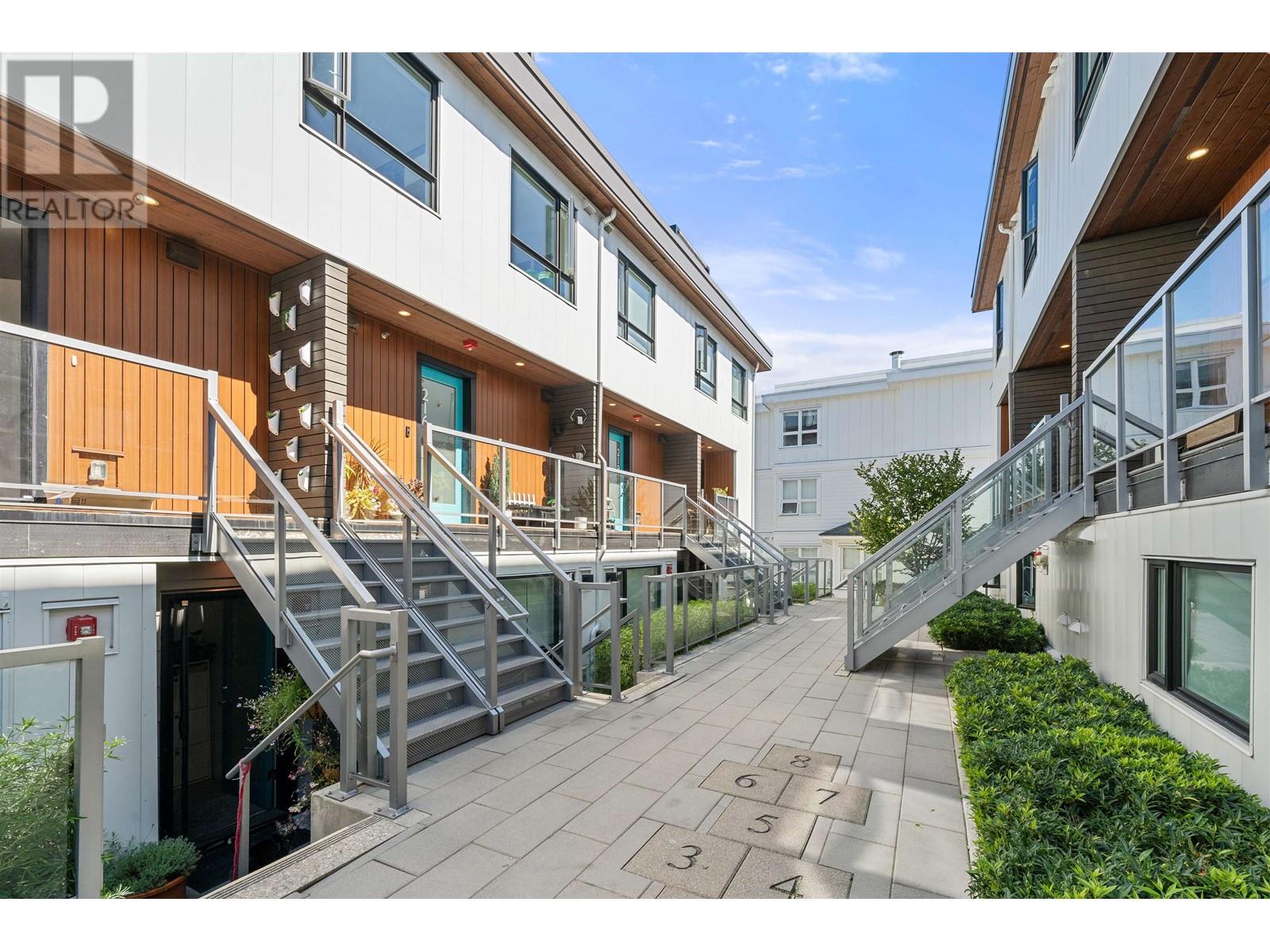 Listing Picture 4 of 22 : 221 311 E 16TH AVENUE, Vancouver / 溫哥華 - 魯藝地產 Yvonne Lu Group - MLS Medallion Club Member