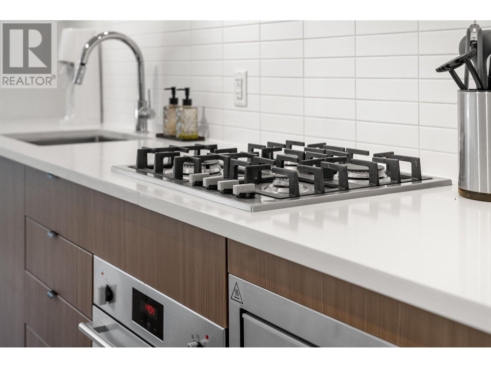 Listing Picture 9 of 22 : 221 311 E 16TH AVENUE, Vancouver / 溫哥華 - 魯藝地產 Yvonne Lu Group - MLS Medallion Club Member