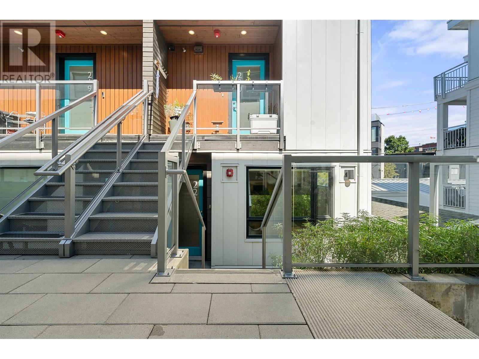 Listing Picture 3 of 22 : 221 311 E 16TH AVENUE, Vancouver / 溫哥華 - 魯藝地產 Yvonne Lu Group - MLS Medallion Club Member