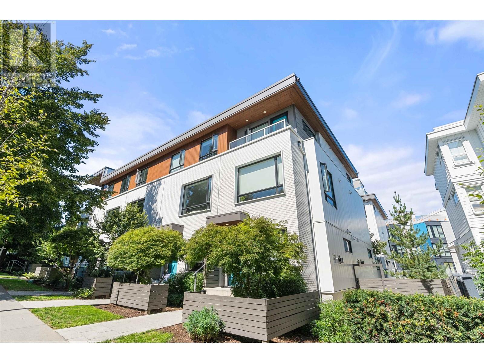 221 311 E 16TH AVENUE, Vancouver