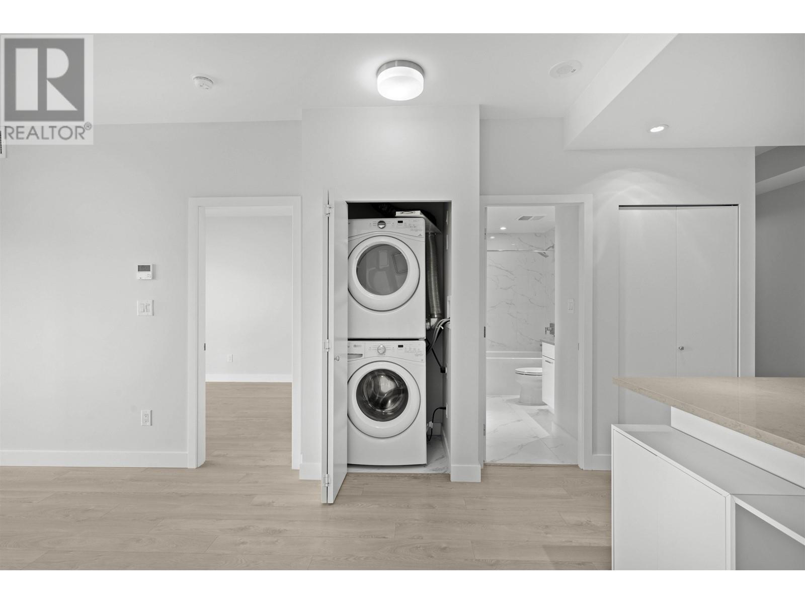 Listing Picture 21 of 33 : 2801 1788 GILMORE AVENUE, Burnaby / 本拿比 - 魯藝地產 Yvonne Lu Group - MLS Medallion Club Member