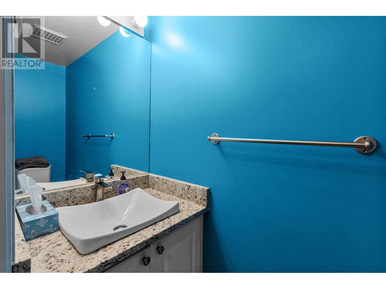 Listing Picture 14 of 20 : 13 7077 BERESFORD STREET, Burnaby / 本拿比 - 魯藝地產 Yvonne Lu Group - MLS Medallion Club Member