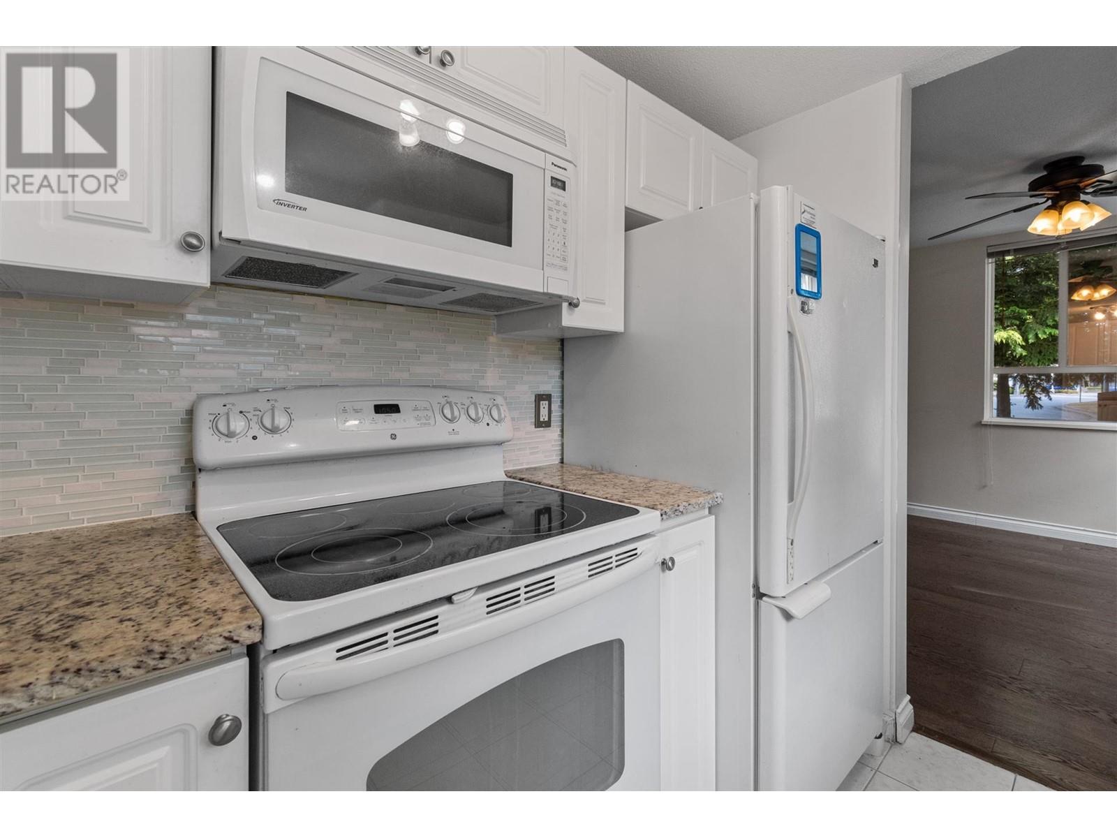 Listing Picture 4 of 20 : 13 7077 BERESFORD STREET, Burnaby / 本拿比 - 魯藝地產 Yvonne Lu Group - MLS Medallion Club Member