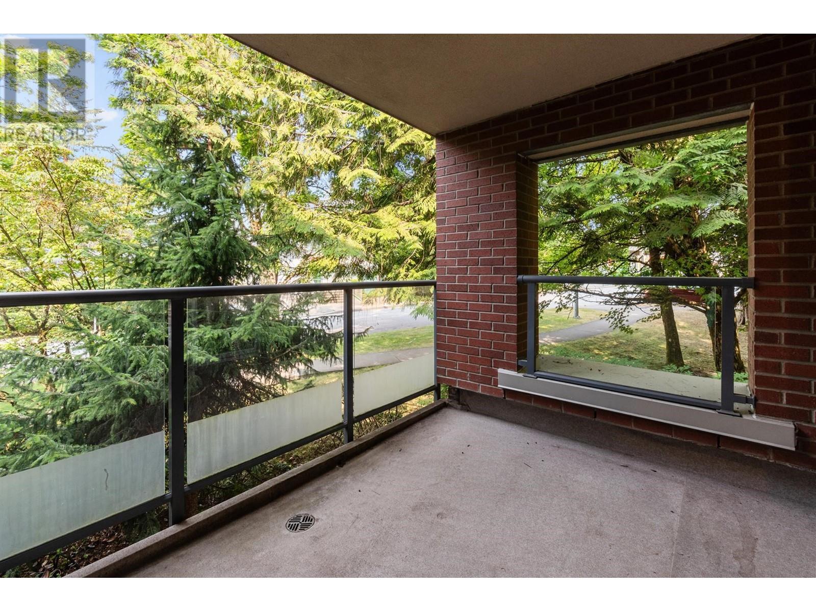 Listing Picture 17 of 20 : 13 7077 BERESFORD STREET, Burnaby / 本拿比 - 魯藝地產 Yvonne Lu Group - MLS Medallion Club Member