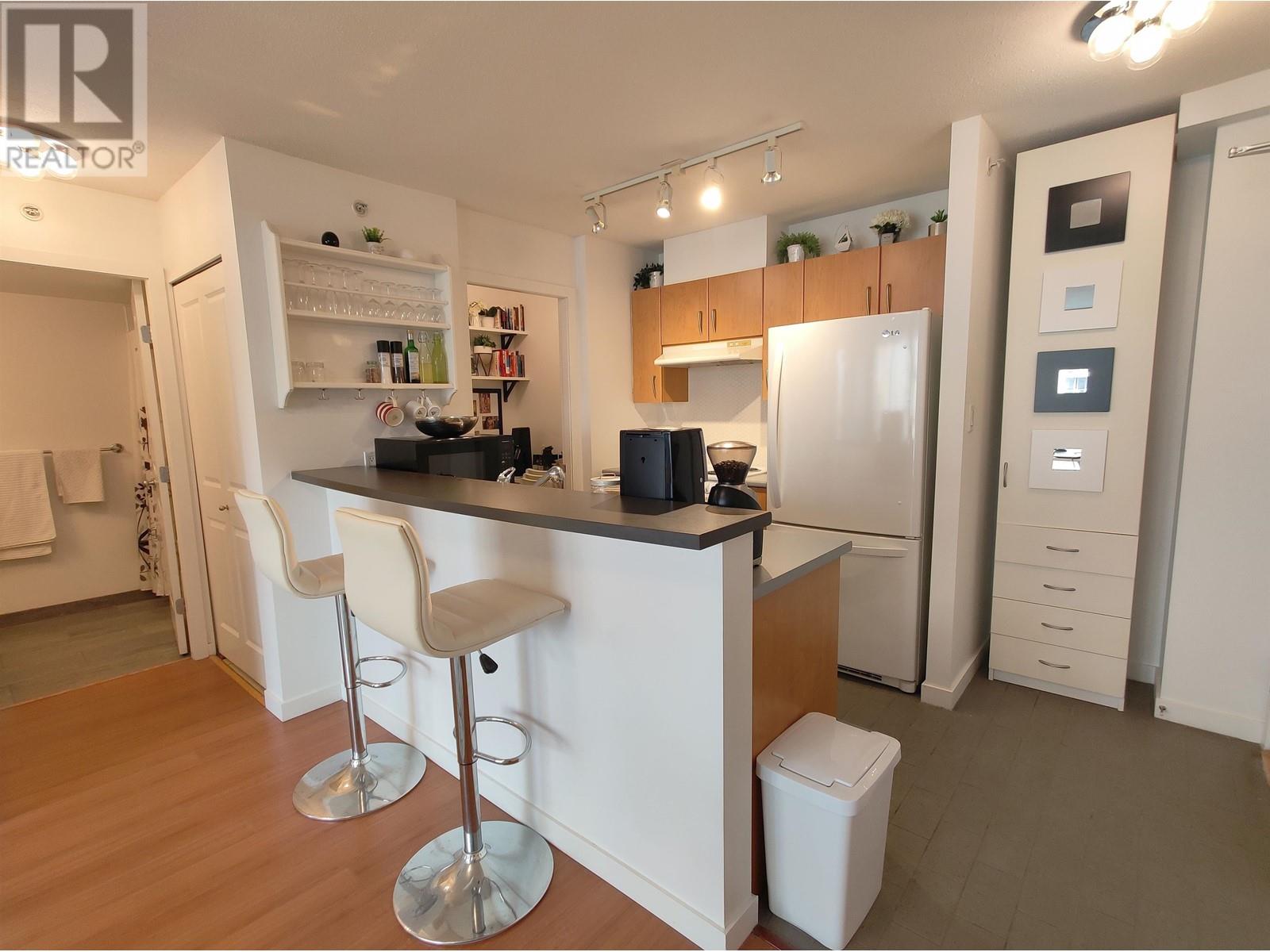 Listing Picture 4 of 25 : 802 1295 RICHARDS STREET, Vancouver / 溫哥華 - 魯藝地產 Yvonne Lu Group - MLS Medallion Club Member