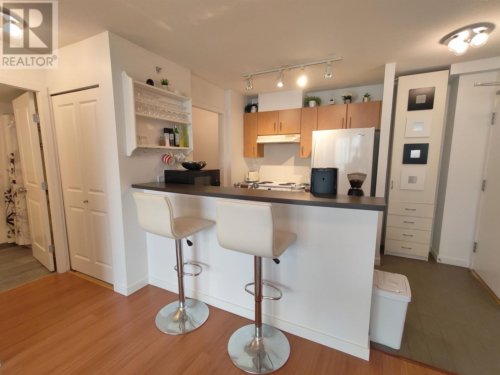 Listing Picture 10 of 25 : 802 1295 RICHARDS STREET, Vancouver / 溫哥華 - 魯藝地產 Yvonne Lu Group - MLS Medallion Club Member