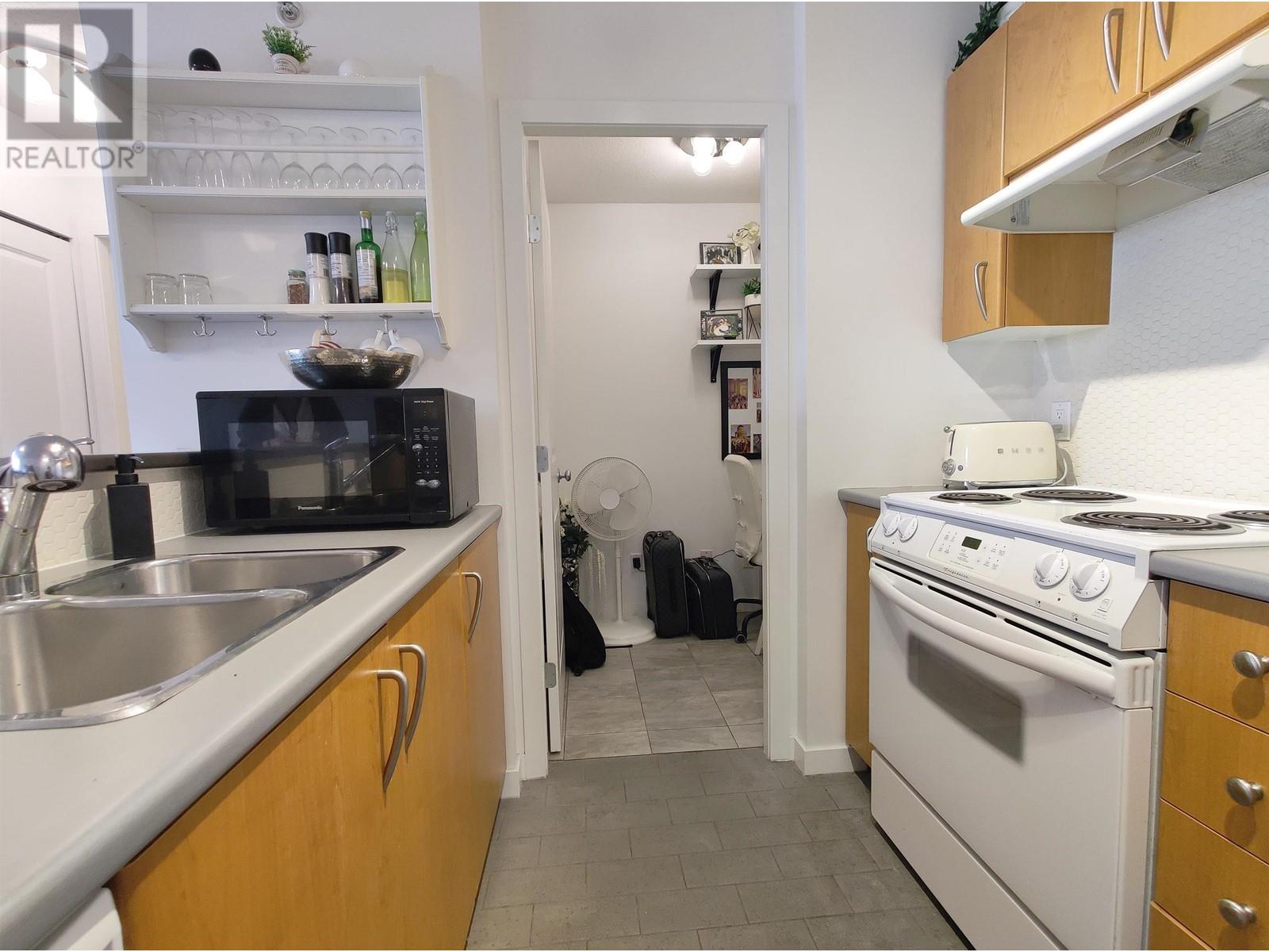 Listing Picture 24 of 25 : 802 1295 RICHARDS STREET, Vancouver / 溫哥華 - 魯藝地產 Yvonne Lu Group - MLS Medallion Club Member