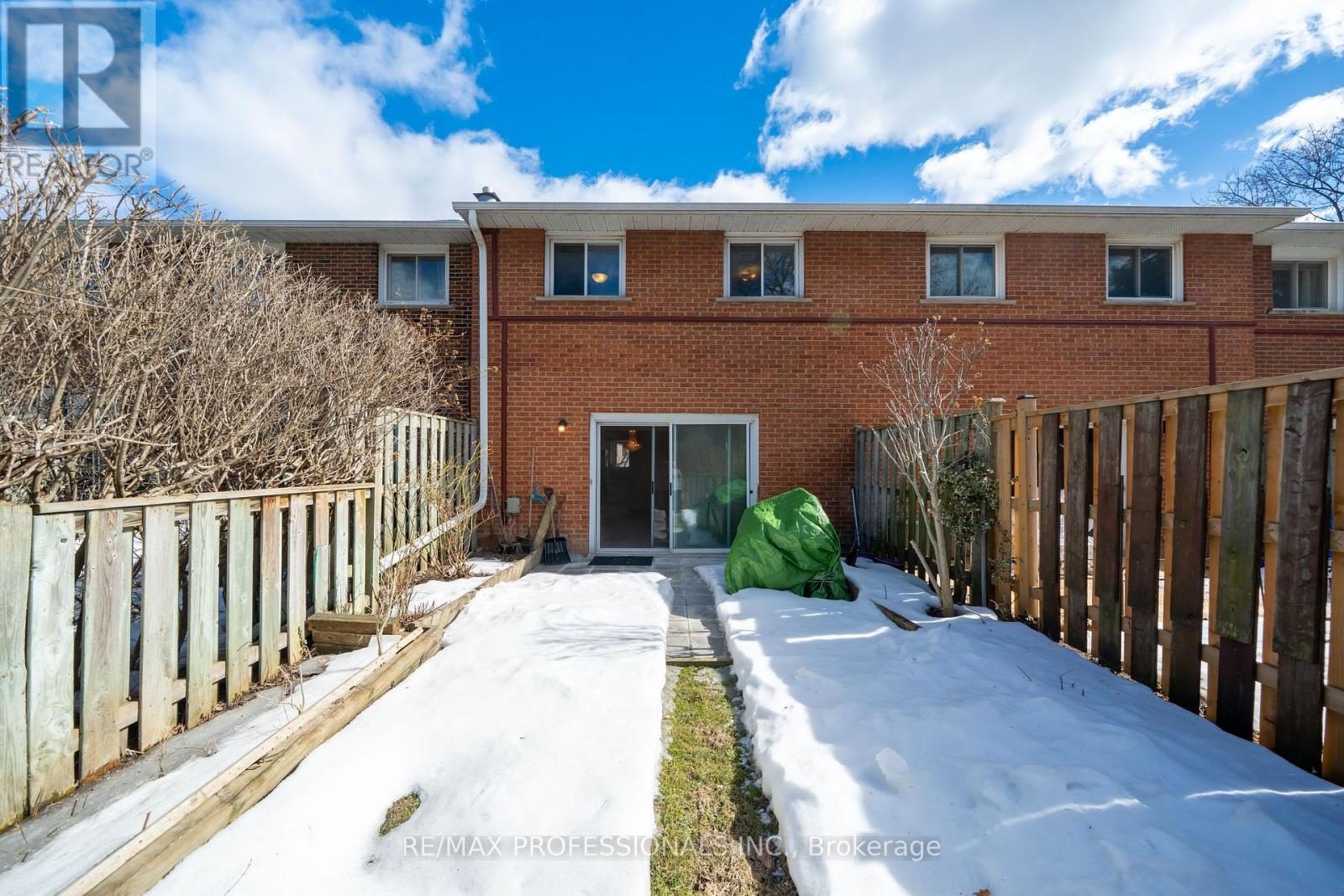 52 - 580 Renforth Drive, Toronto, Ontario  M9C 2N5 - Photo 15 - W12013239