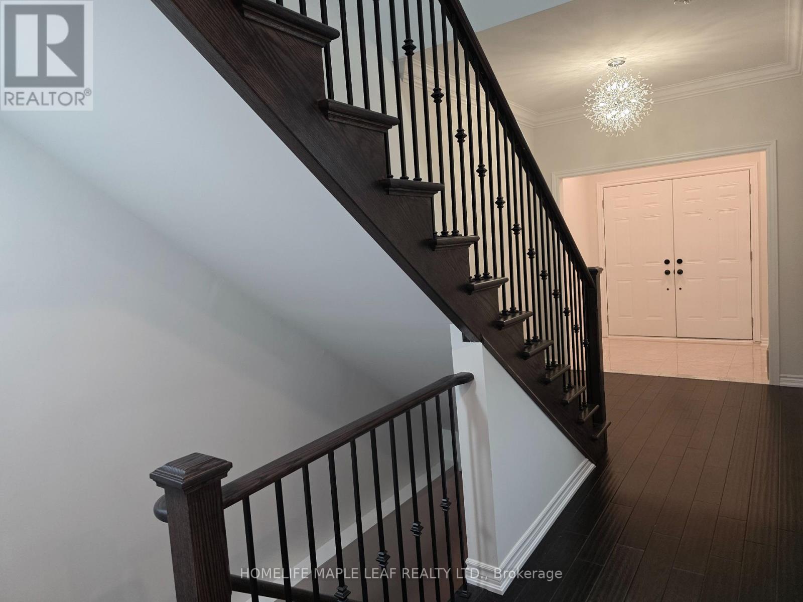 210 Palace Street, Thorold, Ontario  L2V 3P4 - Photo 8 - X12013261